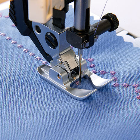 Candlewicking foot with IDT