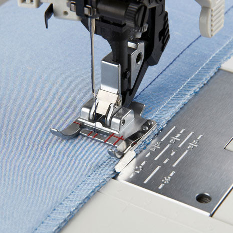 Seam guide foot for IDT