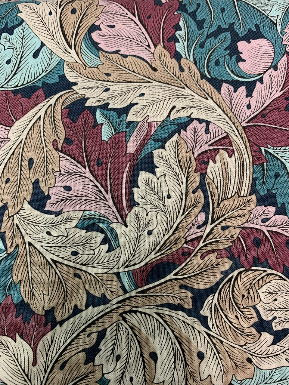 William Morris - Bloomsbury - Acanthus-dusk